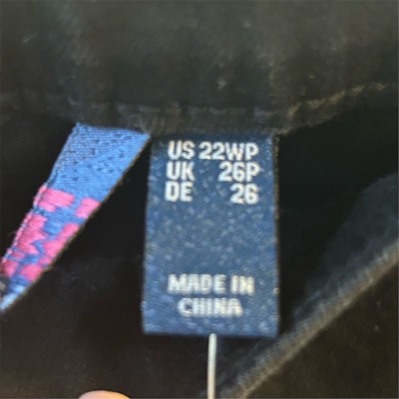 Isaac Mizrahi Women's Pullon Bootcut Jeans Black  22W Petite Mid-Rise Stretch - Picture 7 of 8